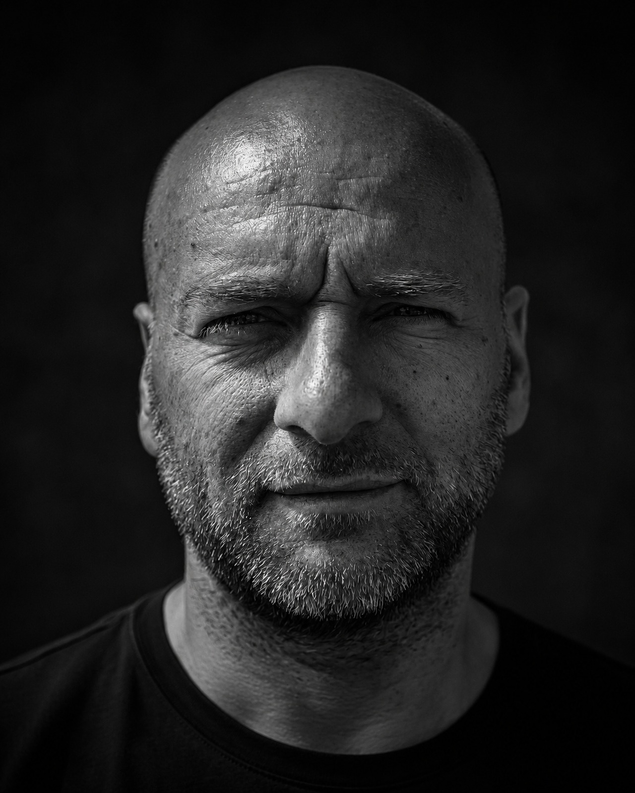 Black-and-white portrait of Bart Hoogveld